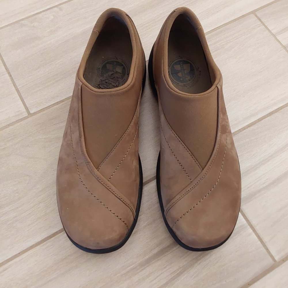 Merrill Performance Tan Slip On Clog Flats. Size 9 - image 2